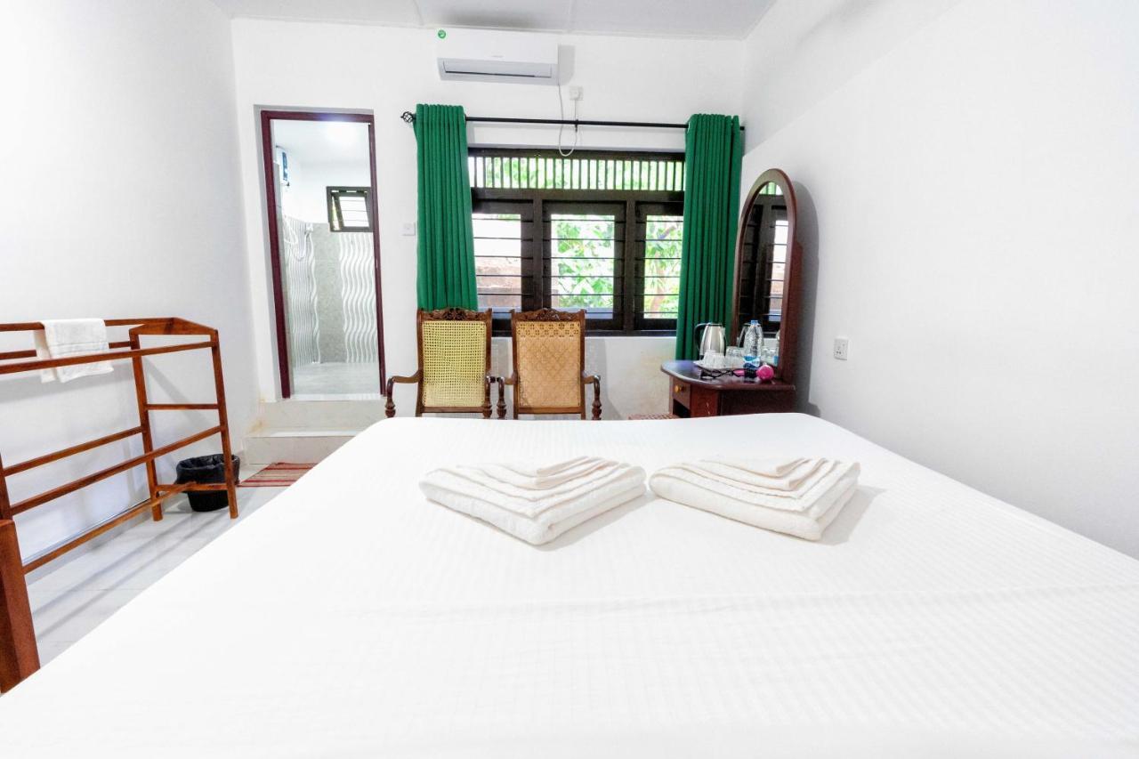 אנוראדפורה Water Front Home Stay And Resort מראה חיצוני תמונה