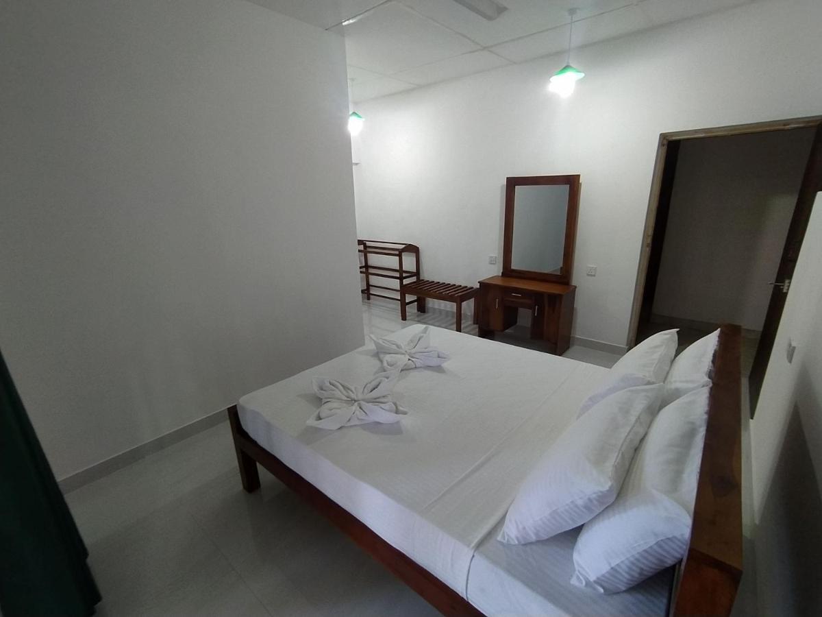 אנוראדפורה Water Front Home Stay And Resort מראה חיצוני תמונה