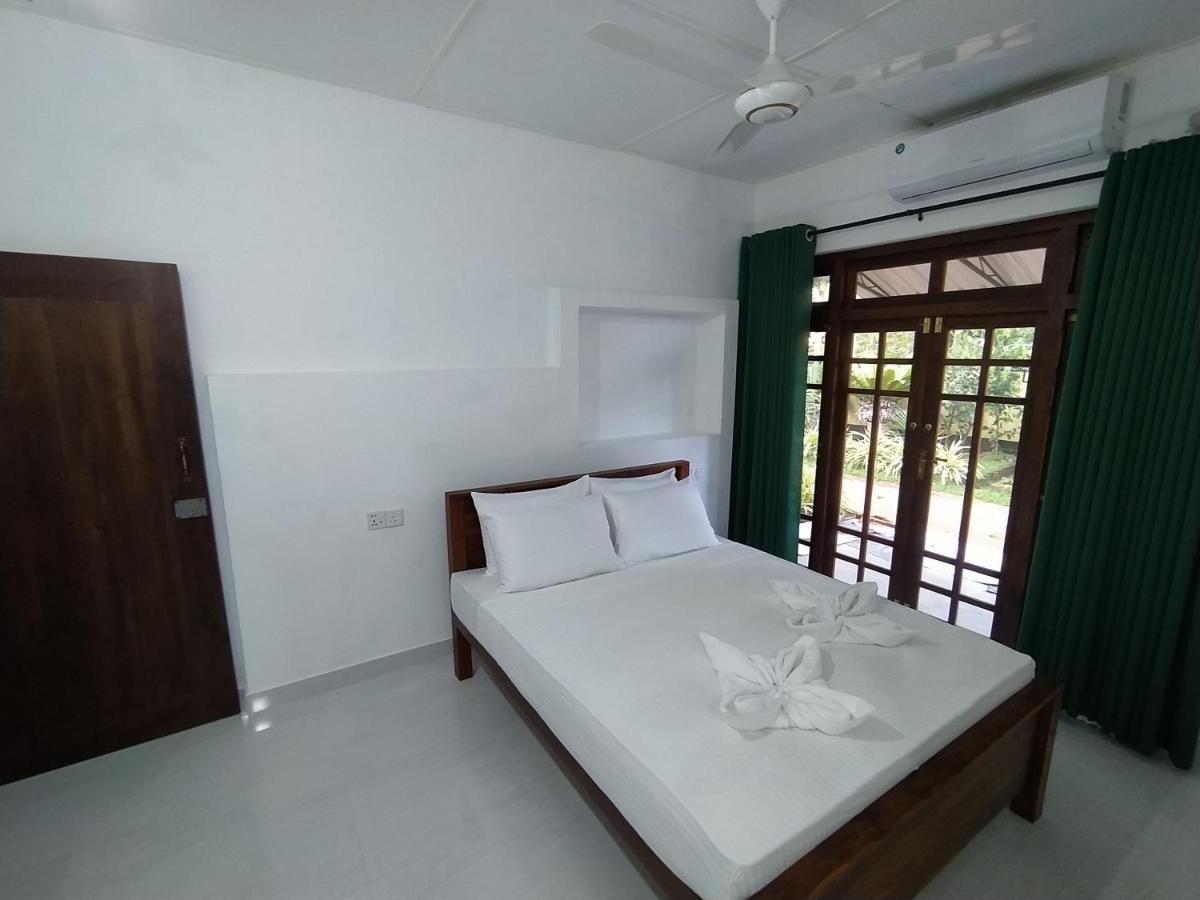 אנוראדפורה Water Front Home Stay And Resort מראה חיצוני תמונה