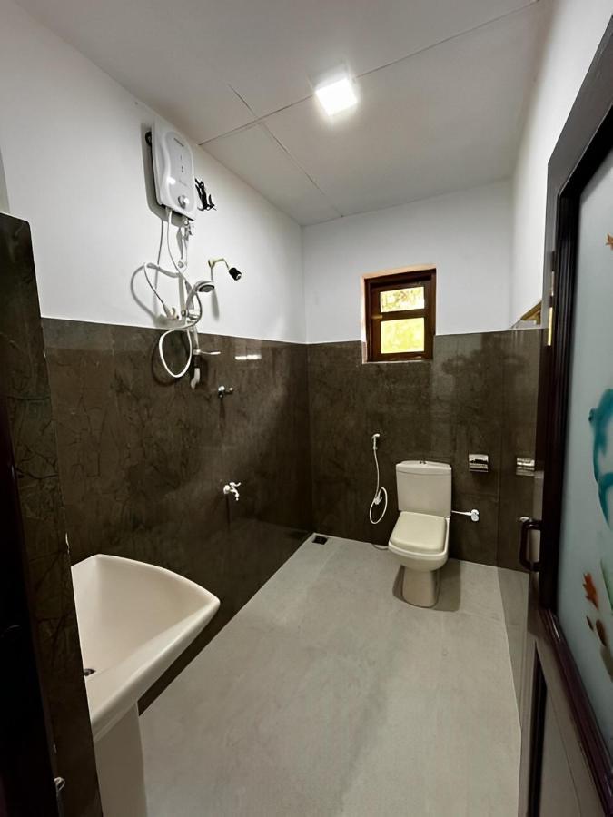 אנוראדפורה Water Front Home Stay And Resort מראה חיצוני תמונה