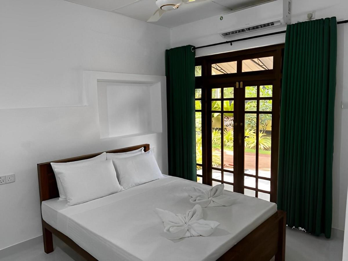 אנוראדפורה Water Front Home Stay And Resort מראה חיצוני תמונה