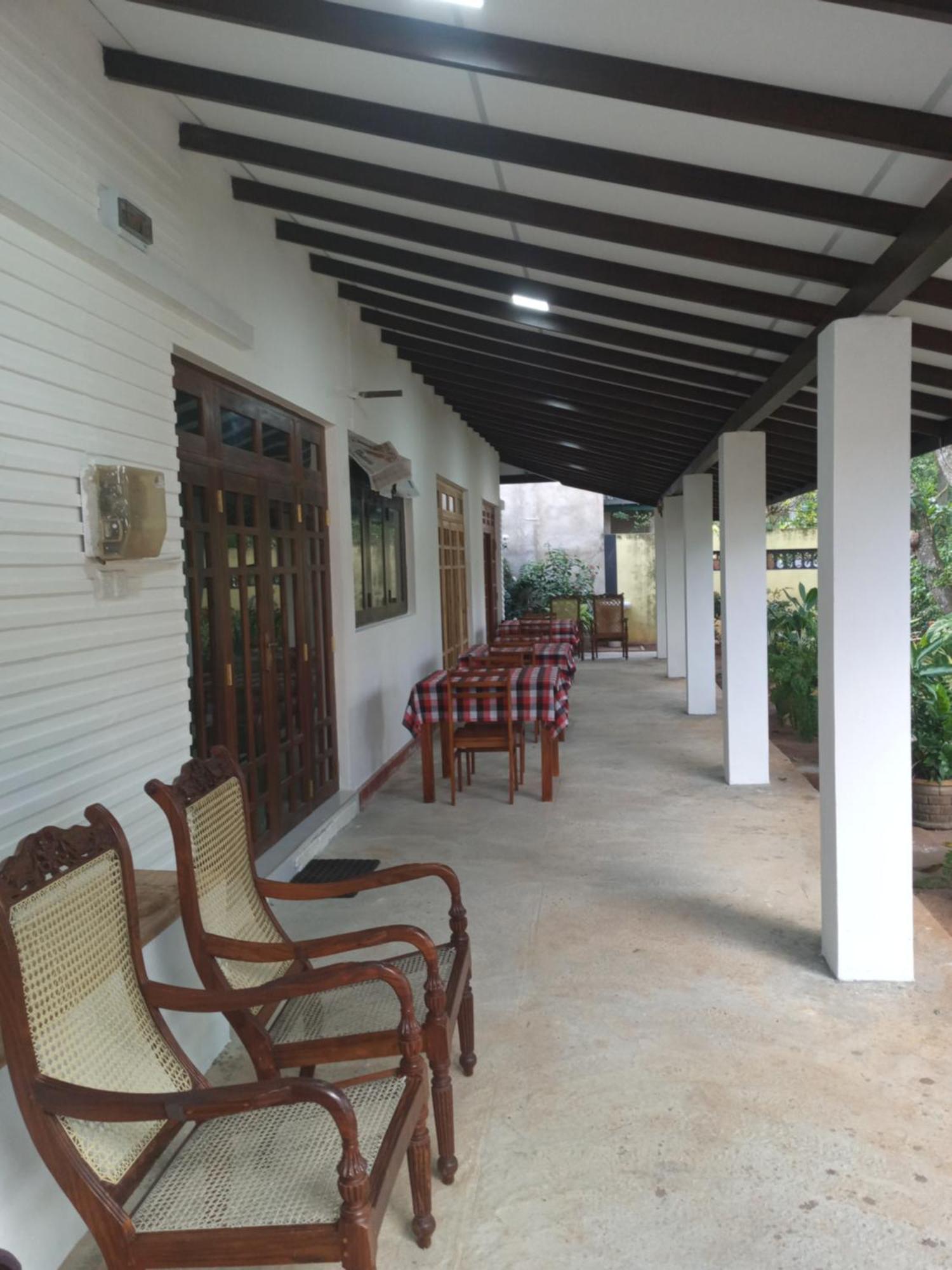 אנוראדפורה Water Front Home Stay And Resort מראה חיצוני תמונה