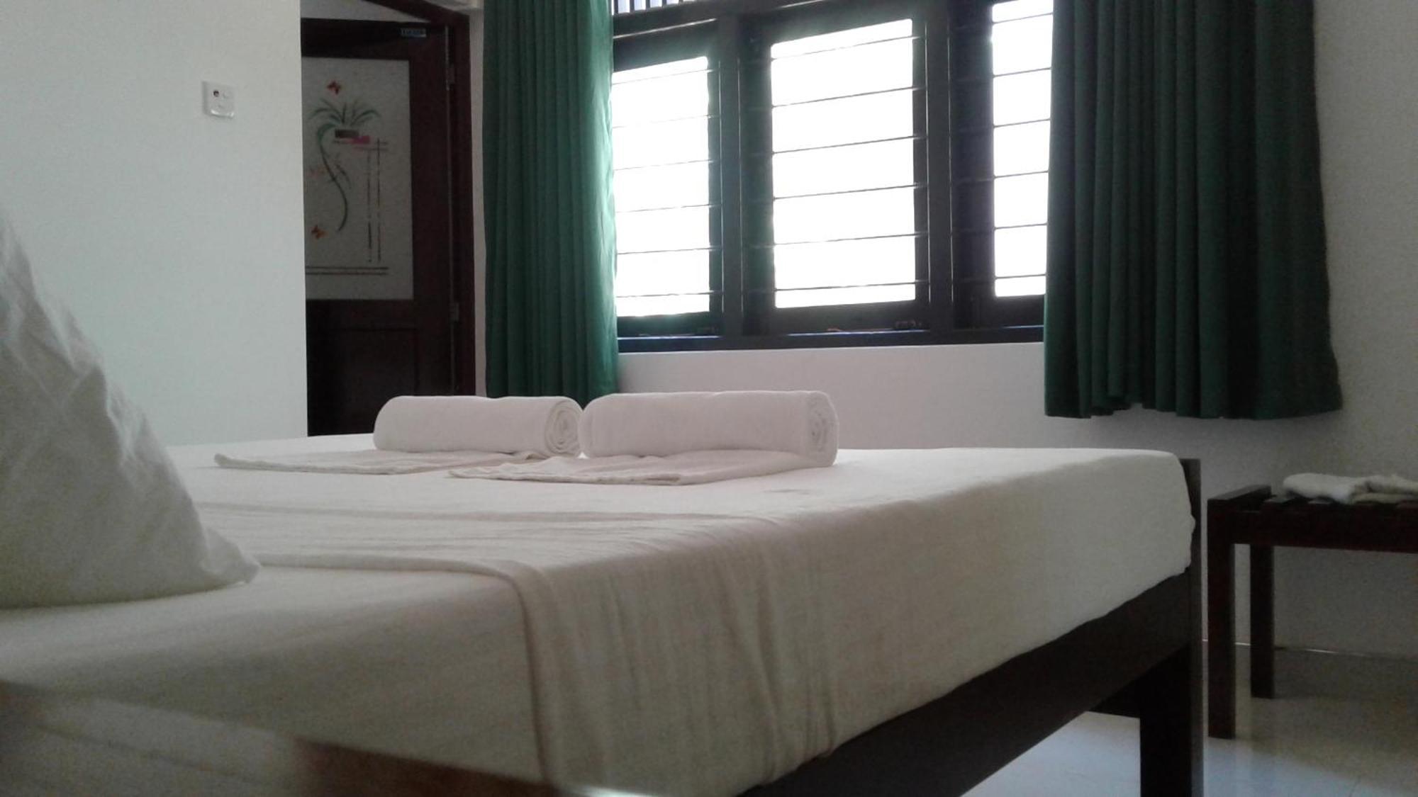 אנוראדפורה Water Front Home Stay And Resort מראה חיצוני תמונה