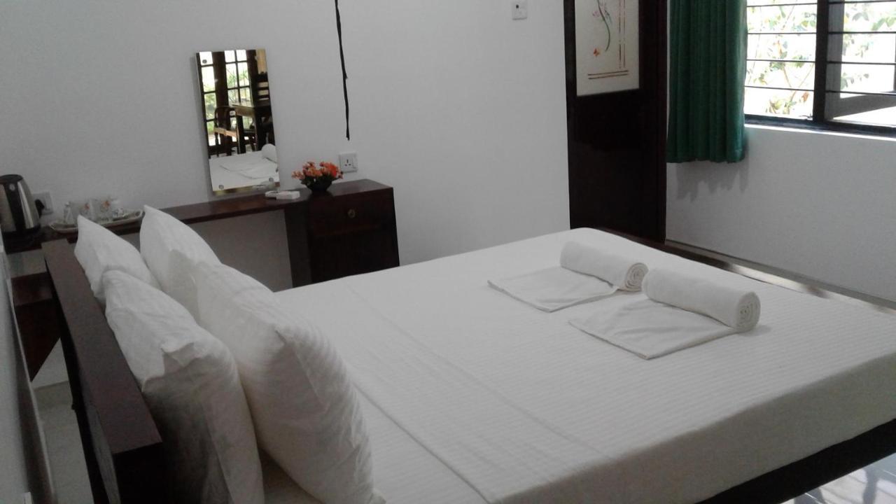 אנוראדפורה Water Front Home Stay And Resort מראה חיצוני תמונה