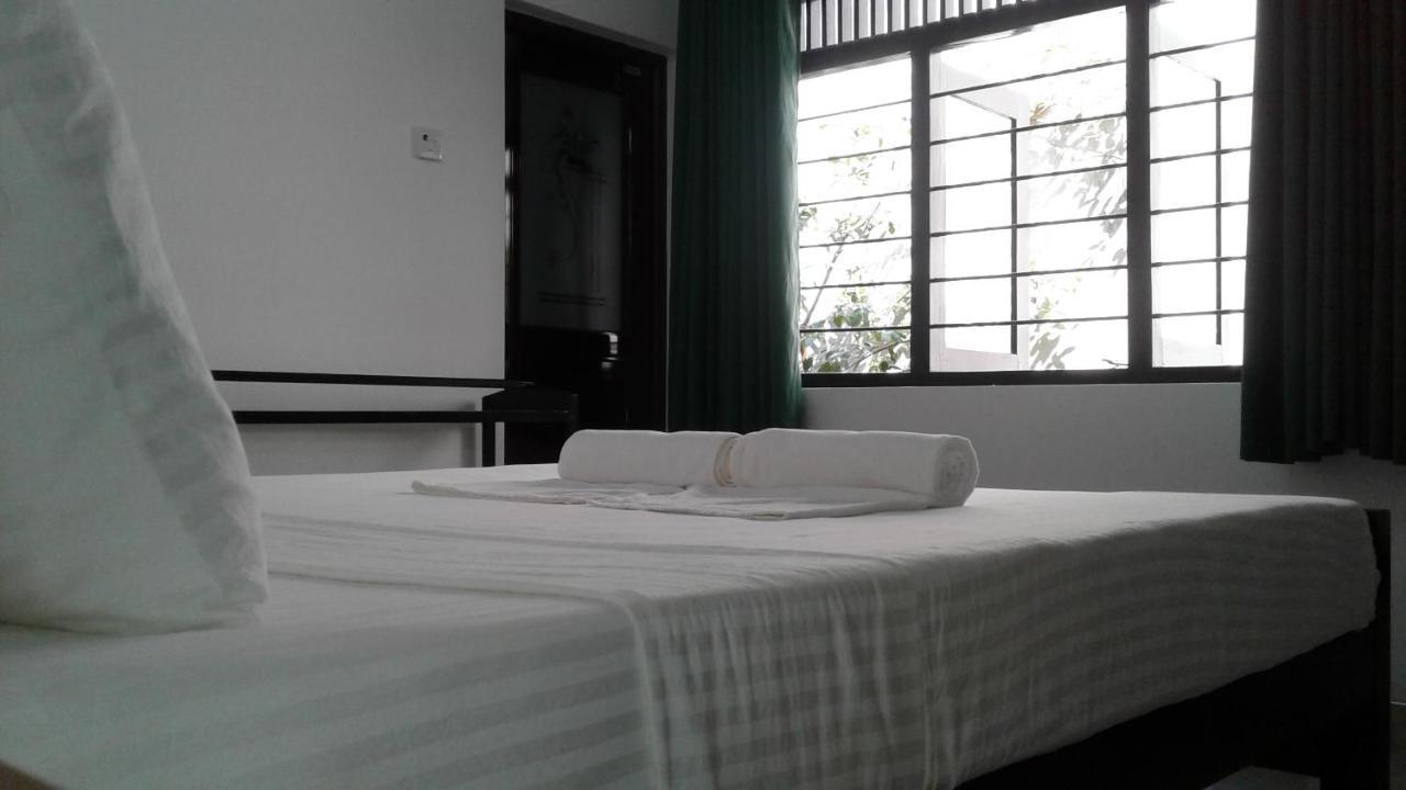 אנוראדפורה Water Front Home Stay And Resort מראה חיצוני תמונה