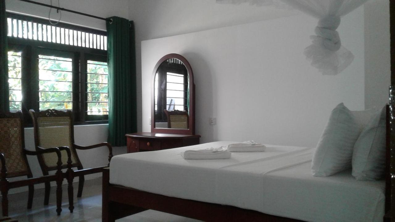 אנוראדפורה Water Front Home Stay And Resort מראה חיצוני תמונה