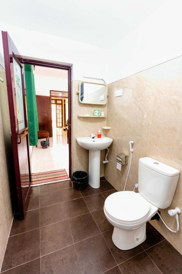 אנוראדפורה Water Front Home Stay And Resort מראה חיצוני תמונה