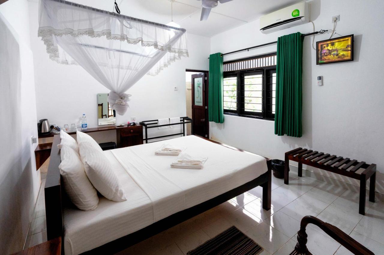 אנוראדפורה Water Front Home Stay And Resort מראה חיצוני תמונה