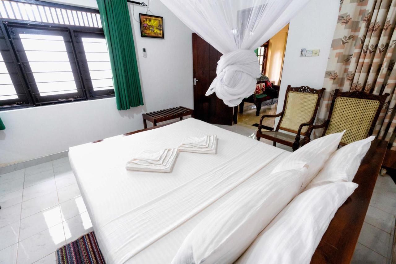 אנוראדפורה Water Front Home Stay And Resort מראה חיצוני תמונה